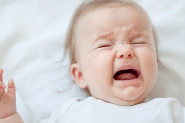 Bé ngủ hay giật mình là thiếu chất gì? Cách giúp bé ngủ ngon