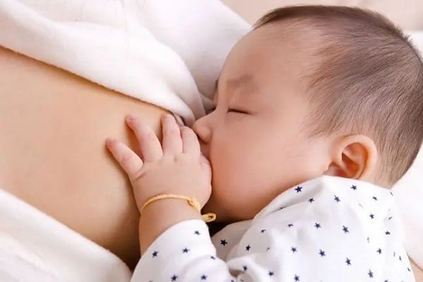 Trẻ sơ sinh cần bổ sung vitamin gì? Bổ sung như thế nào?