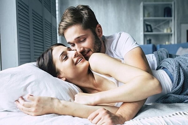 Vợ chồng ít quan hệ có sao không? Làm thế nào để cải thiện?