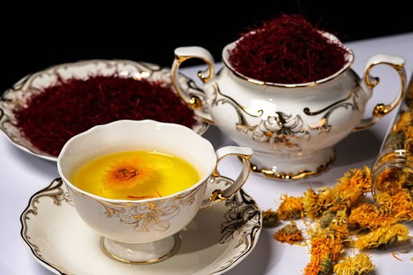 Cách uống nhụy hoa nghệ tây an toàn