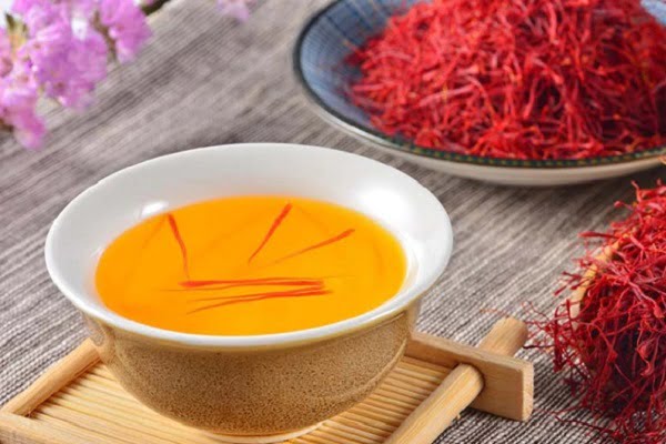 Có nên uống nhụy hoa nghệ tây mỗi ngày? Nên hay không?