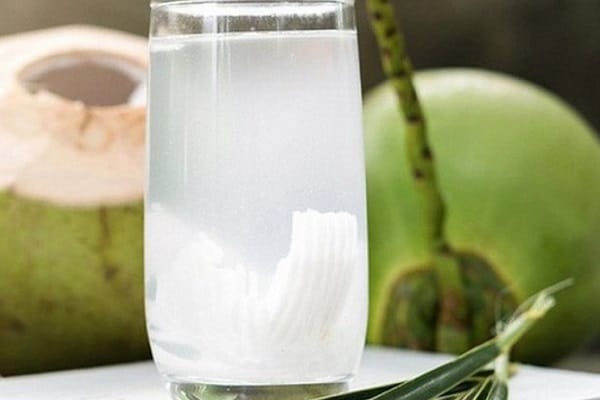 Lá mơ xay với nước dừa chữa bệnh gì? Chuyên gia giải đáp