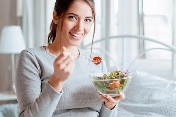 Phụ nữ ăn gì để sinh con trai