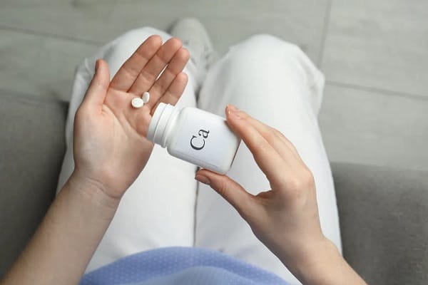 Sau khi uống canxi bao lâu thì được ăn để tăng hiệu quả hấp thu?