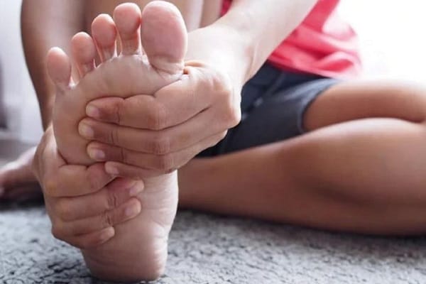Thường xuyên bị chuột rút là thiếu chất gì? Xử lý ra sao?