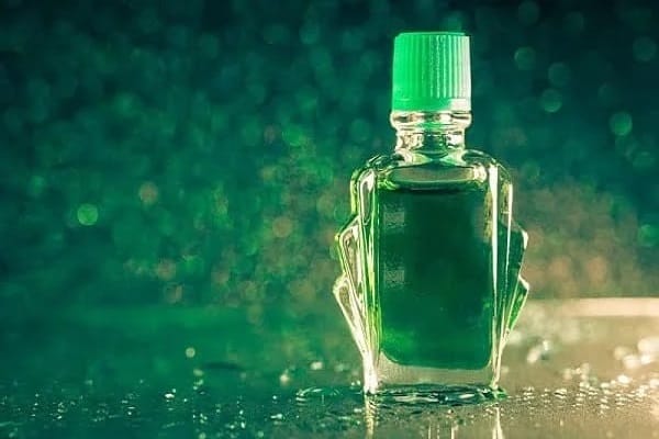 Bà bầu dùng dầu gió được không