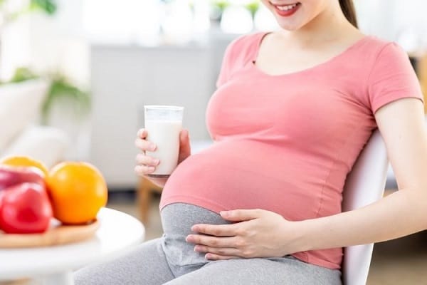 Mẹ bầu 3 tháng đầu nên uống gì để tốt cho thai nhi?