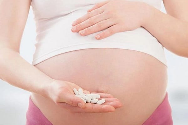 Thời gian uống sắt, canxi và vitamin tổng hợp cho mẹ bầu khi nào?