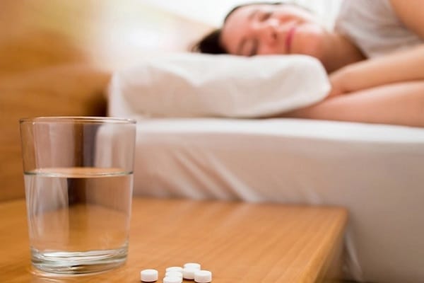 Uống Melatonin có hại không? Những lưu ý khi sử dụng