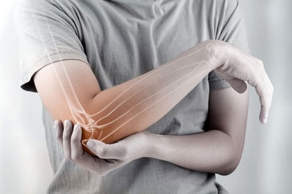 Người lớn thiếu canxi nên uống gì để xương chắc khỏe?