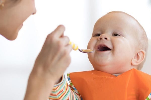 Tại sao trẻ sơ sinh cần bổ sung vitamin?